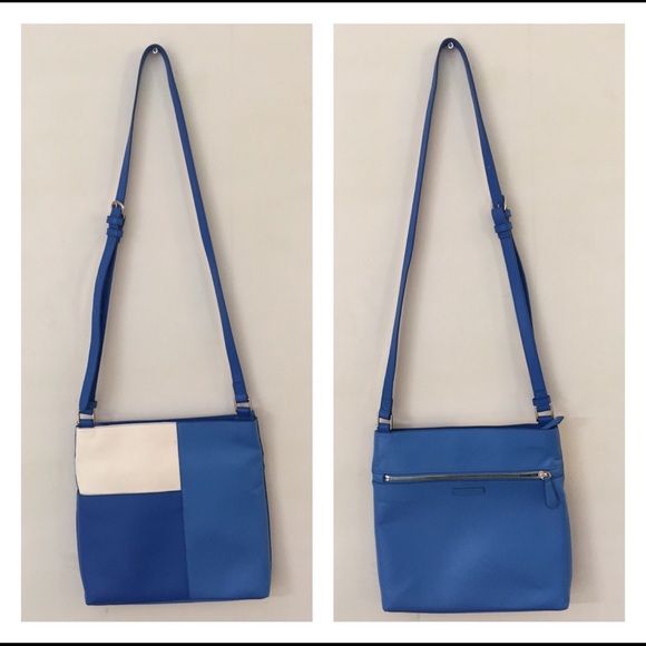 Vera Bradley Handbags - Vera Bradley blue Crossbody purse